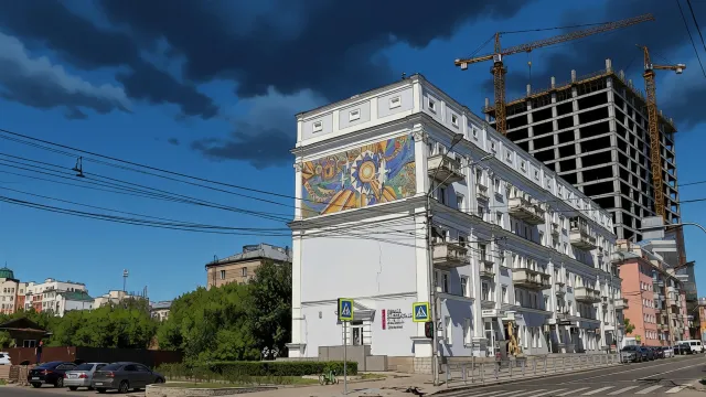 Жильцы сталинки в Барнауле боятся стройки рядом. Дом устоит?